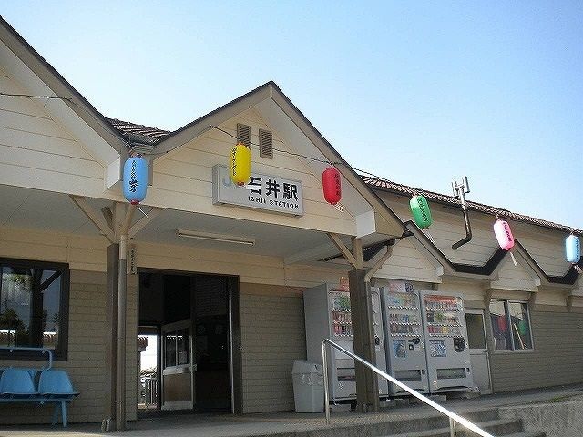 近くのＪＲ石井駅まで1,300m（徒歩17分）
