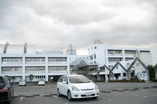 近くの石井中学校まで2,000m（徒歩25分）