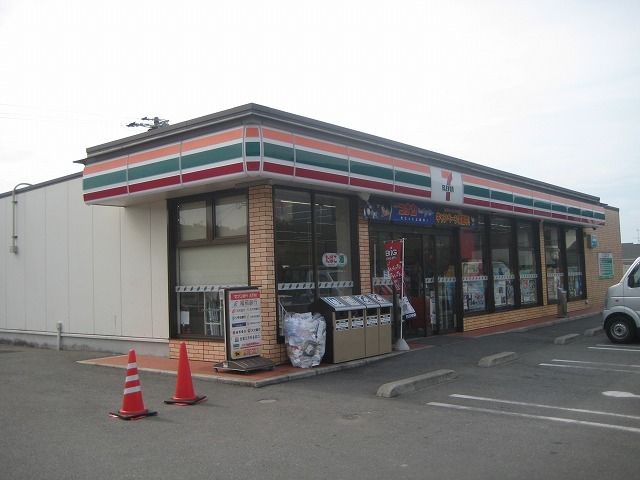 近くのセブンイレブンまで290m（徒歩4分）