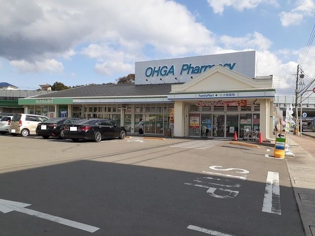 近くの大賀薬局宇美店まで400m（徒歩5分）