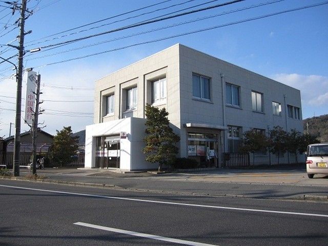 近くの銀行まで300m（徒歩4分）
