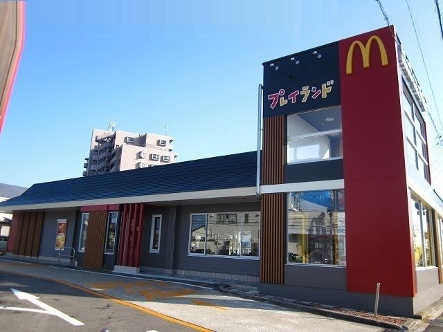 近くのマクドナルド 新国道店まで800m(徒歩10分)