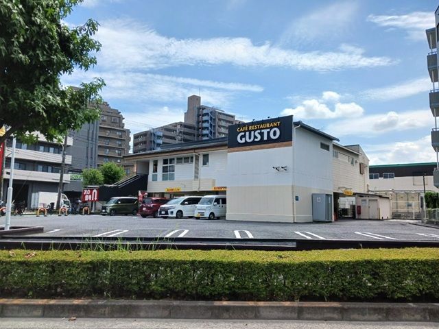 近くのガスト稲城駅前店まで400m(徒歩5分)