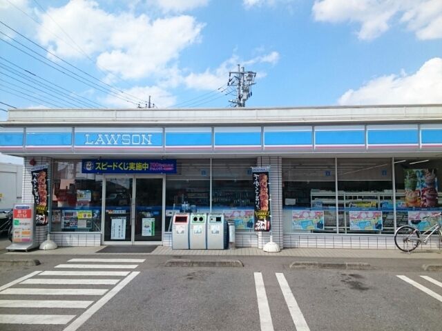 近くのローソン大平富田店まで700m（徒歩9分）