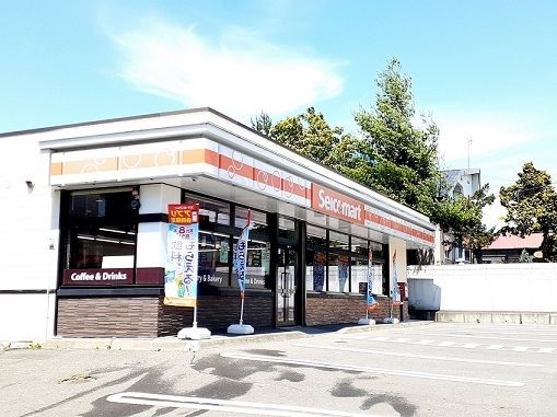 近くのコンビニまで450m（徒歩6分）