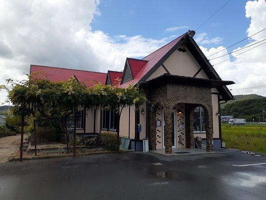 近くの飲食店まで1,000m（徒歩13分）