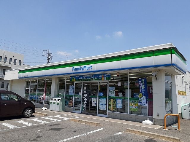 近くのファミリーマートホンダ前店まで100m（徒歩2分）