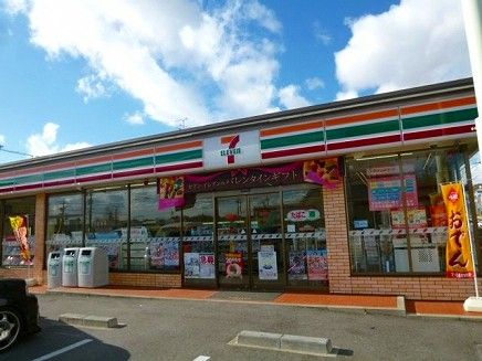 近くのセブンイレブン鳴海町母呂後店まで220m(徒歩3分)