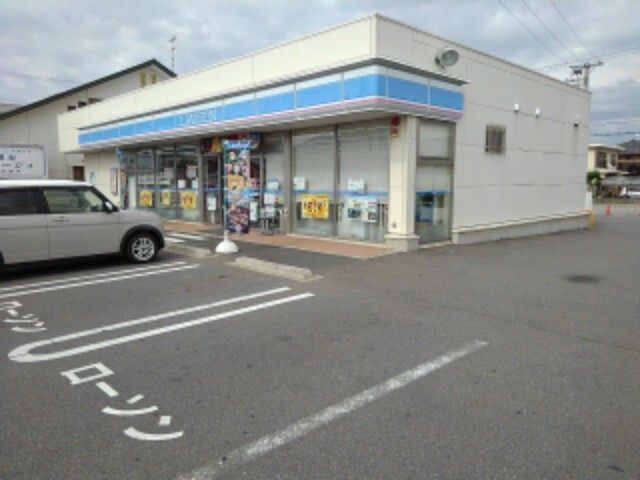 近くのローソン川中島御厨店まで550m(徒歩7分)
