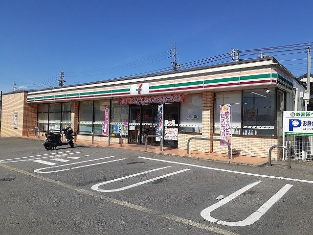 近くのセブンイレブン阿久比白沢店まで707m（徒歩9分）