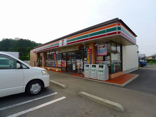 近くのコンビニまで600m（徒歩8分）