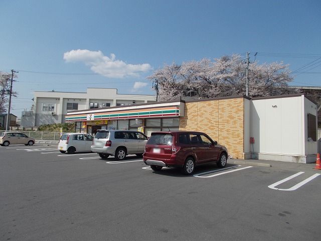 近くのコンビニまで1,000m（徒歩13分）