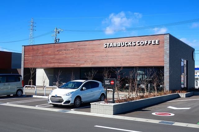 近くのスターバックスまで600m（徒歩8分）