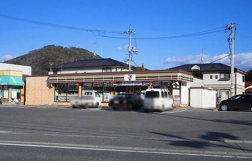 近くのコンビニまで290m（徒歩4分）