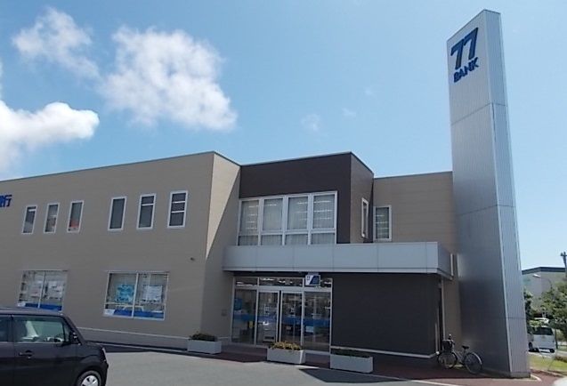 近くの七十七銀行蛇田支店まで850m（徒歩11分）