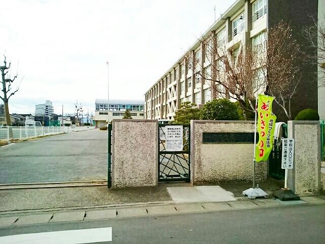 近くの一宮市立　末広小学校まで600m（徒歩8分）