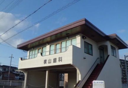 近くの横山歯科まで500m（徒歩7分）