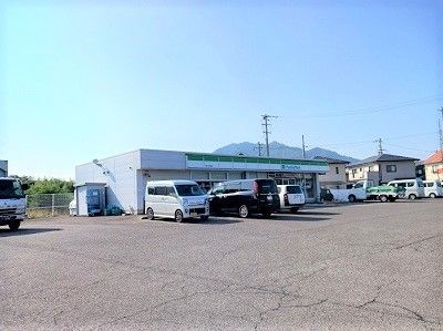 近くのファミリーマート福家店さんまで500m（徒歩7分）