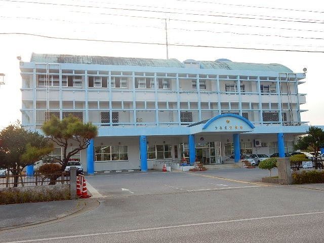 近くのうるま署まで300m（徒歩4分）