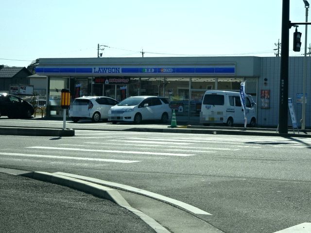 近くのコンビニまで930m（徒歩12分）