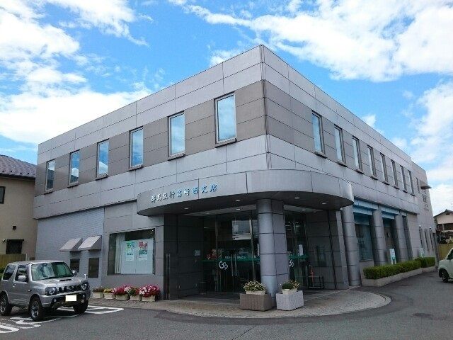近くの群馬銀行高崎西支店まで550m（徒歩7分）