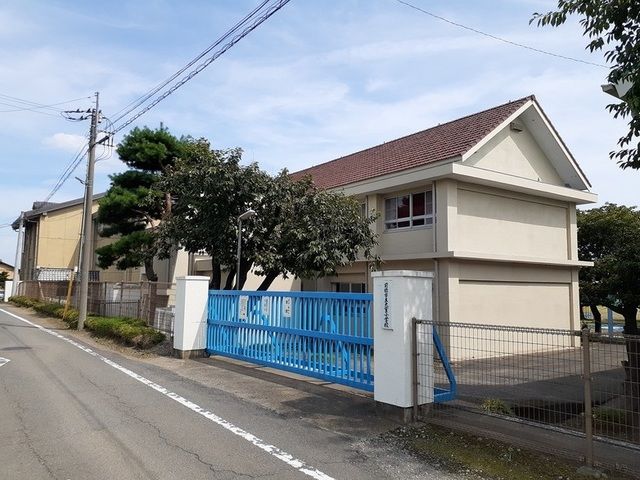 近くの小学校まで750m（徒歩10分）