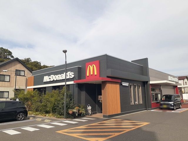 近くのマクドナルド岡山玉野店まで1,000m(徒歩13分)