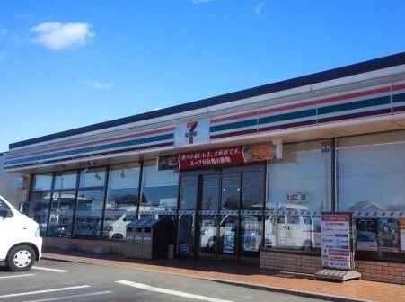 近くのセブンイレブン鴻巣原馬室店まで750m（徒歩10分）