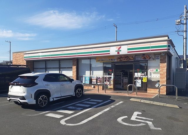 近くのセブンイレブン東松山高坂東口店まで480m(徒歩6分)
