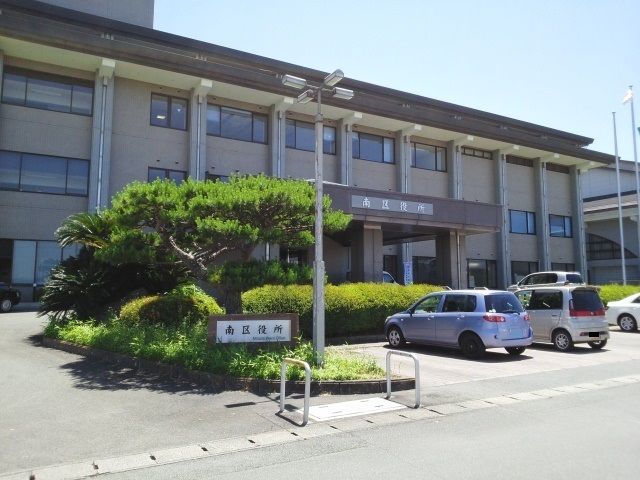 近くの熊本市南区役所まで2,000m（徒歩25分）