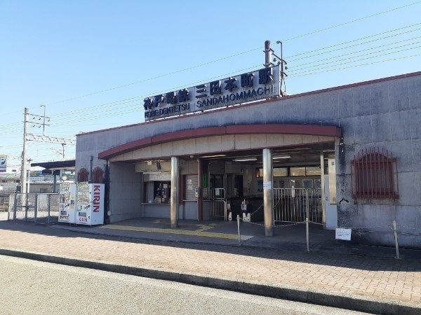 近くの駅まで220m（徒歩3分）