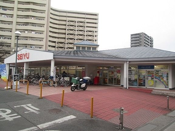 近くの西友　南浦和店まで550m（徒歩7分）