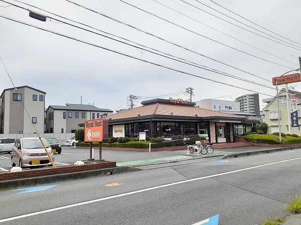近くのロイヤルホスト　浦和南店まで550m（徒歩7分）