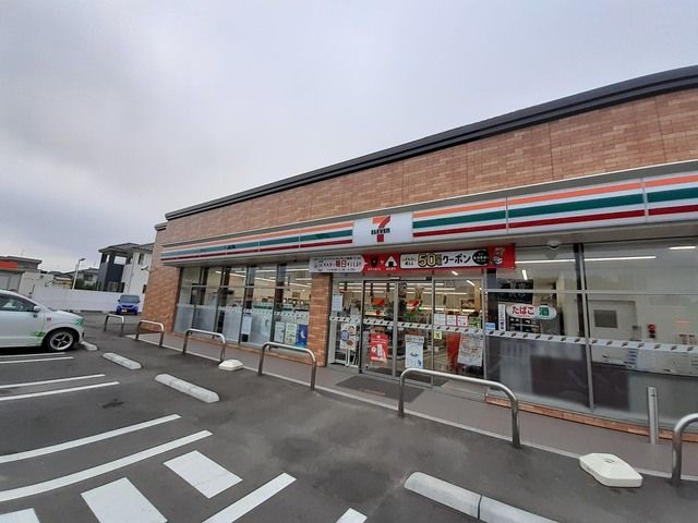 近くのセブンイレブン五十嵐中島5丁目まで620m（徒歩8分）