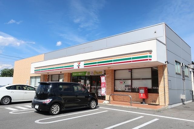 近くのコンビニまで1,200m（徒歩15分）