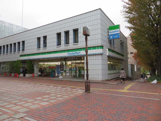 近くのファミリーマートまで500m（徒歩7分）