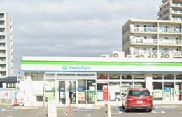 近くのファミリーマート湘南江ノ島店まで800m(徒歩10分)