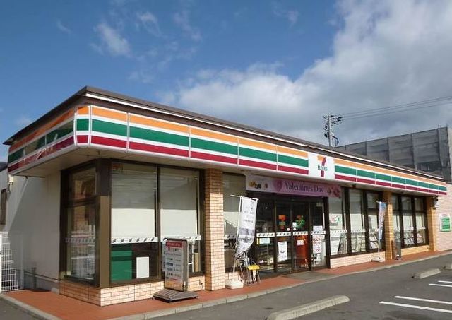 近くのセブンイレブンまで800m（徒歩10分）