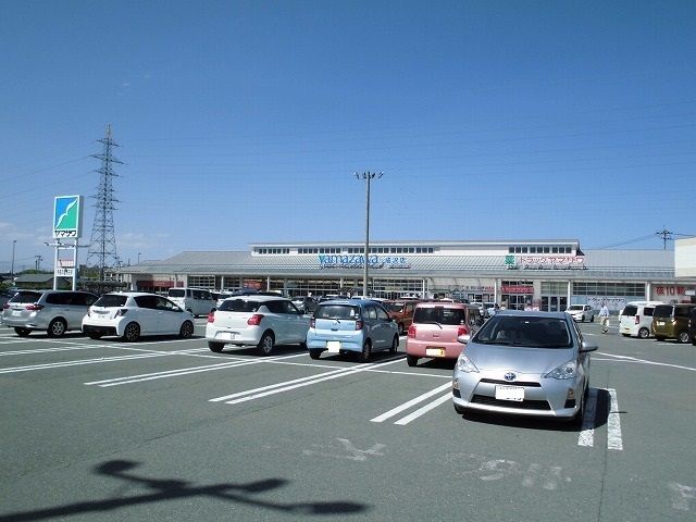 近くのヤマザワまで180m（徒歩3分）