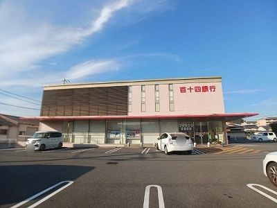 近くの百十四銀行富田支店さんまで1,500m（徒歩19分）