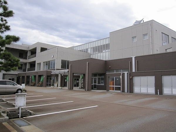 近くの大門小学校まで600m（徒歩8分）