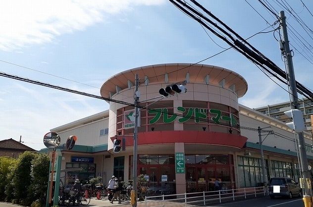 近くのフレンドマート様まで500m（徒歩7分）