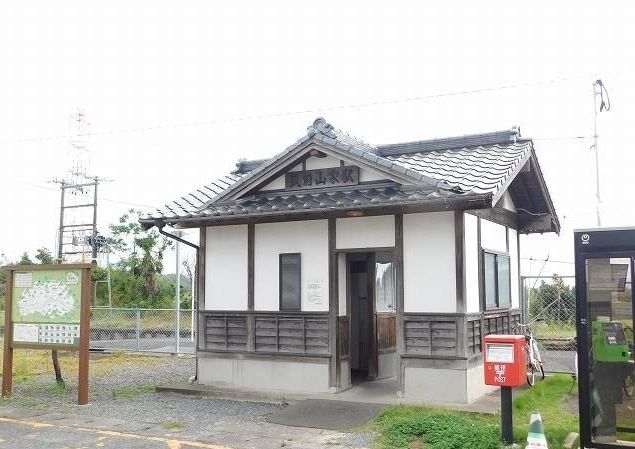 近くのＪＲ筑豊本線筑前山家駅まで1,000m（徒歩13分）