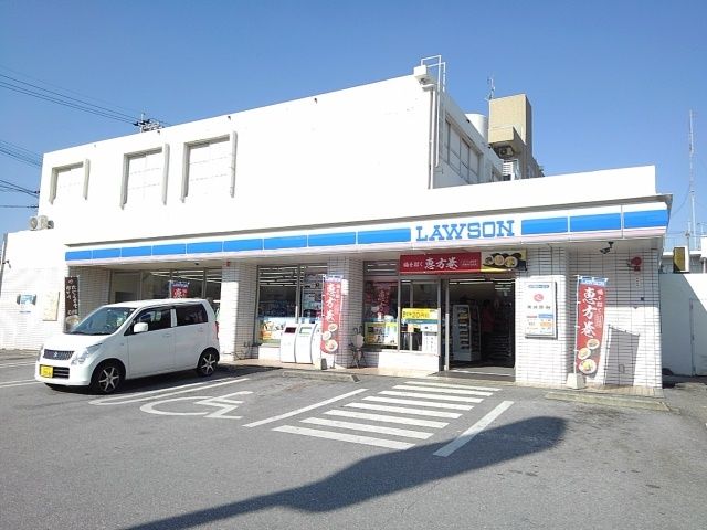 近くのローソン沖縄上地店まで450m（徒歩6分）