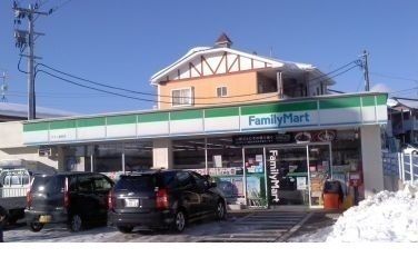 近くのファミリーマート蓬莱町店まで1,600m（徒歩20分）