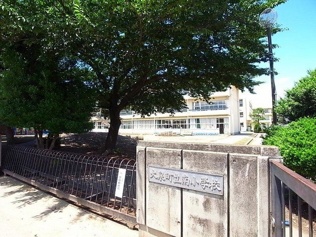 近くの南小学校まで3,200m（徒歩40分）