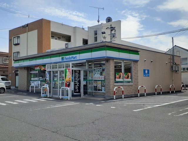 近くのファミリーマート石巻開北一丁目まで400m（徒歩5分）
