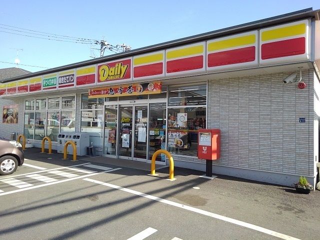 近くのコンビニまで300m（徒歩4分）