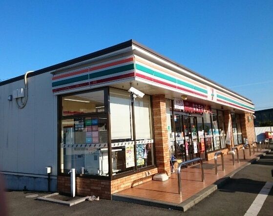 近くのコンビニまで750m（徒歩10分）