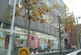 近くの登戸郵便局まで600m（徒歩8分）